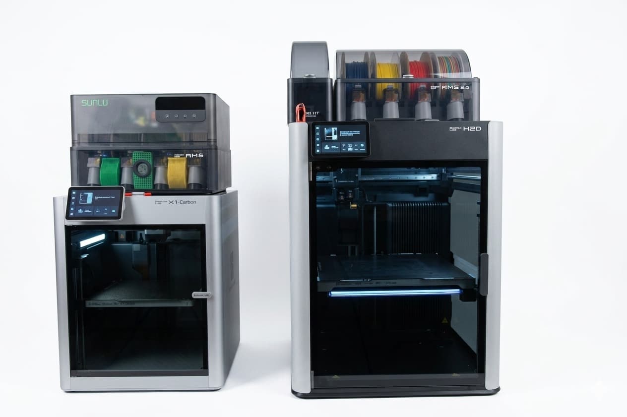 L'atelier PJMB-WEB : Bambu Lab X1-Carbon et H2D côte à côte